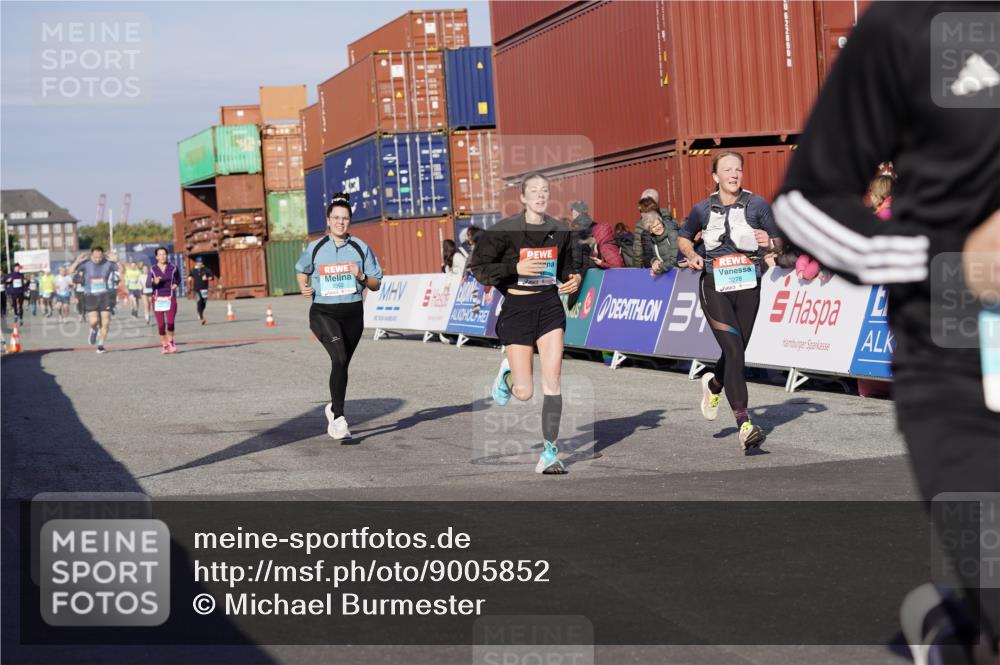 03.10.2025 - Köhlbrandbrückenlauf Michael Burmester http://msf.ph/oto/9005852 03.10.2025 10:08:08 Ziel 1319, 1516, 1833, 3278, 3309, 3361, 3362, 3569, 3734 meine-sportfotos.de