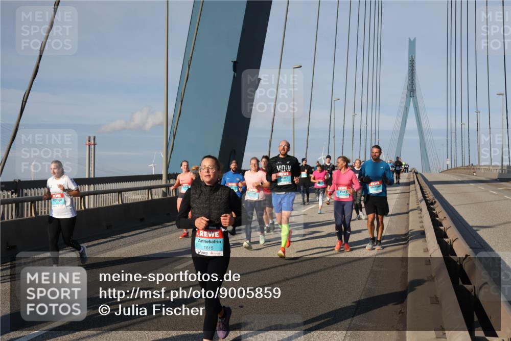 03.10.2025 - Köhlbrandbrückenlauf Julia Fischer http://msf.ph/oto/9005859 03.10.2025 09:53:42 Position 2 1615 meine-sportfotos.de
