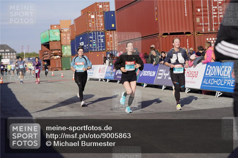 03.10.2025 - Köhlbrandbrückenlauf Michael Burmester http://msf.ph/oto/9005863 03.10.2025 10:08:08 Ziel 1319, 1516, 1833, 3278, 3309, 3361, 3362, 3569, 3734 meine-sportfotos.de
