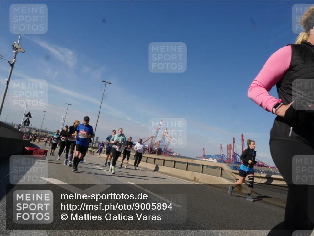 03.10.2025 - Köhlbrandbrückenlauf Matties Gatica Varas http://msf.ph/oto/9005894 03.10.2025 13:00:47 Position 2  meine-sportfotos.de
