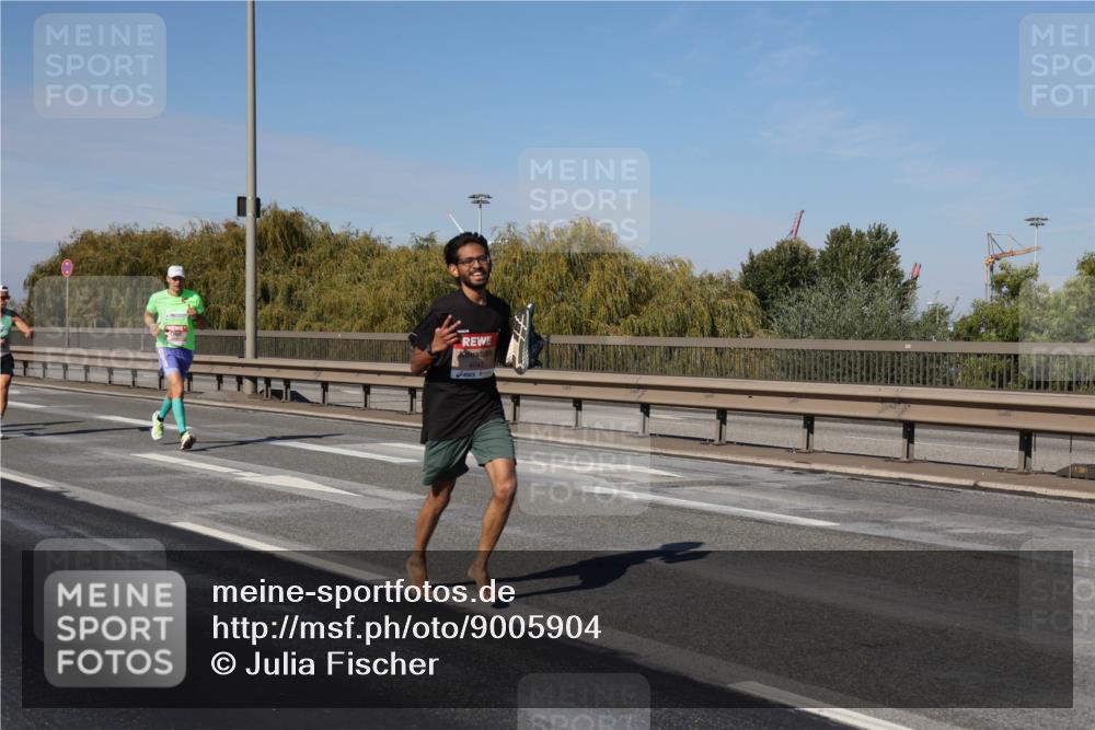 03.10.2025 - Köhlbrandbrückenlauf Julia Fischer http://msf.ph/oto/9005904 03.10.2025 12:42:31 Position 3  meine-sportfotos.de