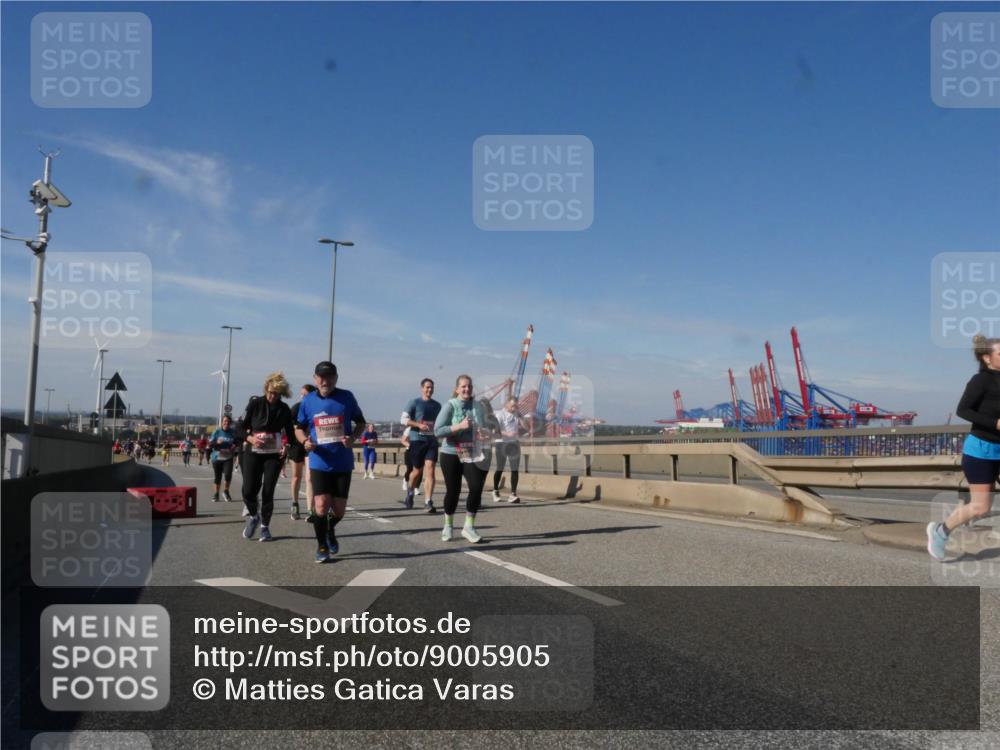 03.10.2025 - Köhlbrandbrückenlauf Matties Gatica Varas http://msf.ph/oto/9005905 03.10.2025 13:00:48 Position 2  meine-sportfotos.de