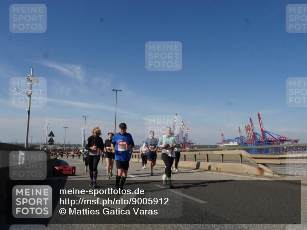 03.10.2025 - Köhlbrandbrückenlauf Matties Gatica Varas http://msf.ph/oto/9005912 03.10.2025 13:00:49 Position 2  meine-sportfotos.de