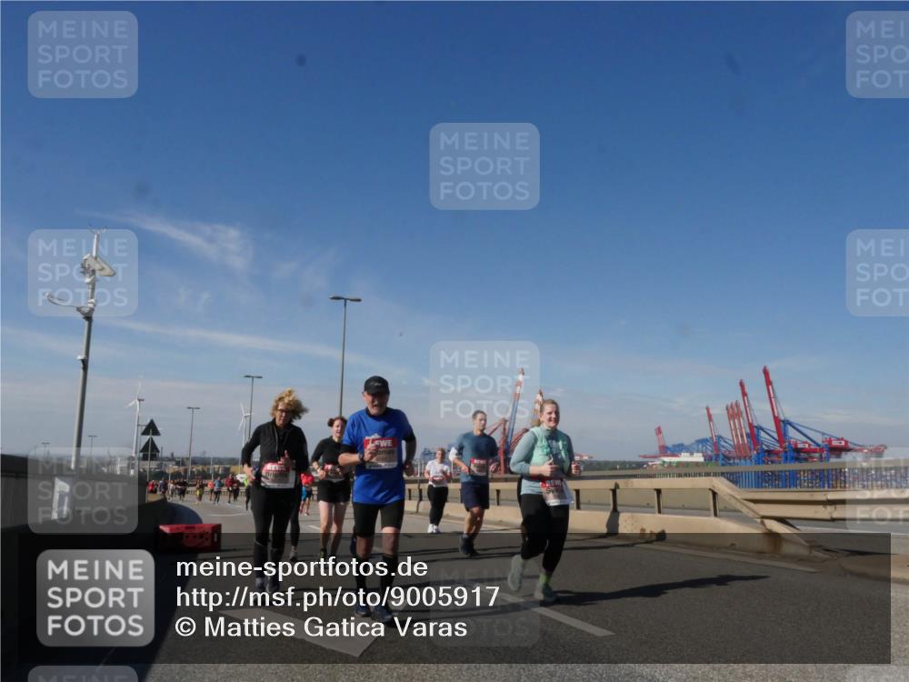 03.10.2025 - Köhlbrandbrückenlauf Matties Gatica Varas http://msf.ph/oto/9005917 03.10.2025 13:00:49 Position 2  meine-sportfotos.de