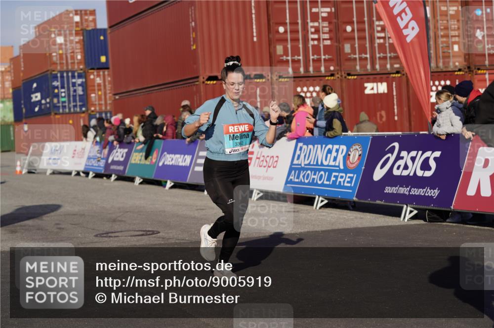 03.10.2025 - Köhlbrandbrückenlauf Michael Burmester http://msf.ph/oto/9005919 03.10.2025 10:08:10 Ziel 1319, 1833, 2026, 3278, 3309, 3361, 3362, 3569, 3734 meine-sportfotos.de