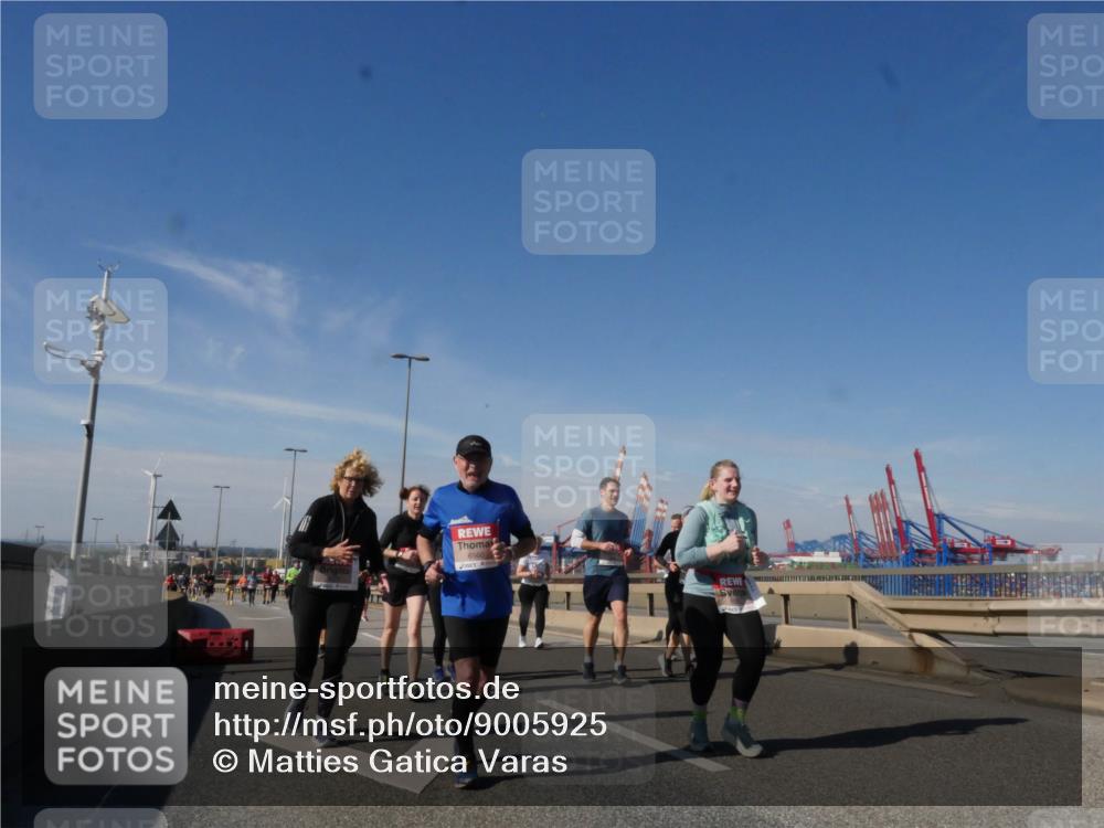 03.10.2025 - Köhlbrandbrückenlauf Matties Gatica Varas http://msf.ph/oto/9005925 03.10.2025 13:00:50 Position 2 6560 meine-sportfotos.de