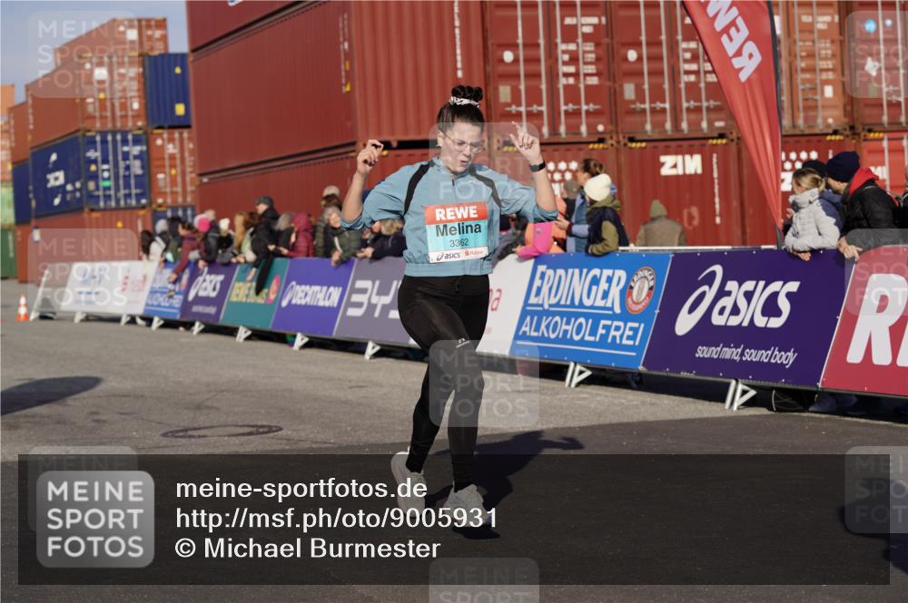 03.10.2025 - Köhlbrandbrückenlauf Michael Burmester http://msf.ph/oto/9005931 03.10.2025 10:08:10 Ziel 1319, 1833, 2026, 3278, 3309, 3361, 3362, 3569, 3734 meine-sportfotos.de