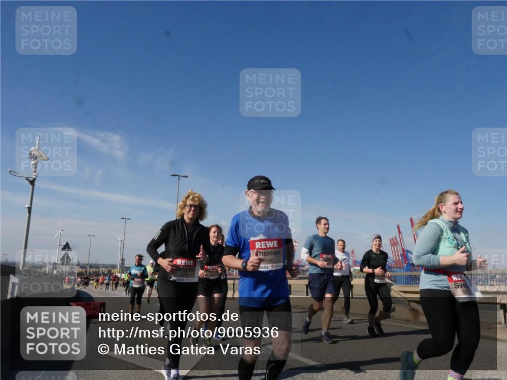 03.10.2025 - Köhlbrandbrückenlauf Matties Gatica Varas http://msf.ph/oto/9005936 03.10.2025 13:00:51 Position 2 5560 meine-sportfotos.de