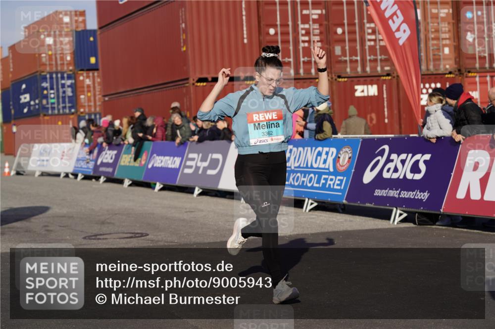 03.10.2025 - Köhlbrandbrückenlauf Michael Burmester http://msf.ph/oto/9005943 03.10.2025 10:08:10 Ziel 1319, 1833, 2026, 3278, 3309, 3361, 3362, 3569, 3734 meine-sportfotos.de