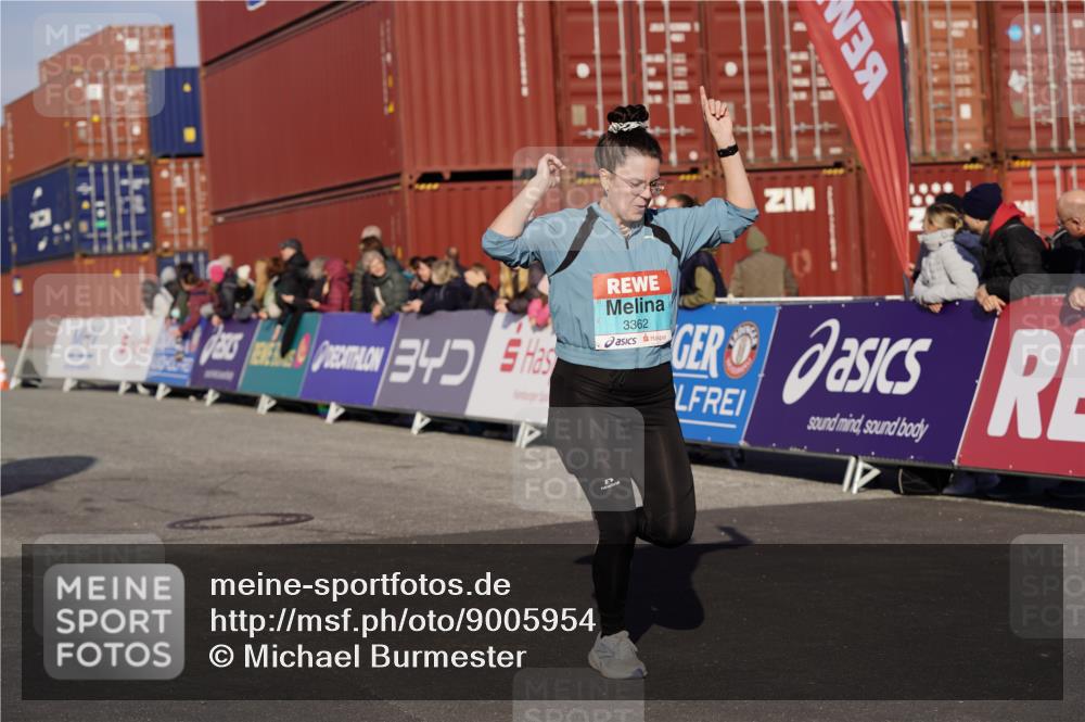 03.10.2025 - Köhlbrandbrückenlauf Michael Burmester http://msf.ph/oto/9005954 03.10.2025 10:08:10 Ziel 1319, 1833, 2026, 3278, 3309, 3361, 3362, 3569, 3734 meine-sportfotos.de