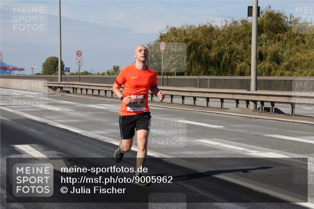 03.10.2025 - Köhlbrandbrückenlauf Julia Fischer http://msf.ph/oto/9005962 03.10.2025 12:42:39 Position 3 12, 5, 5765 meine-sportfotos.de
