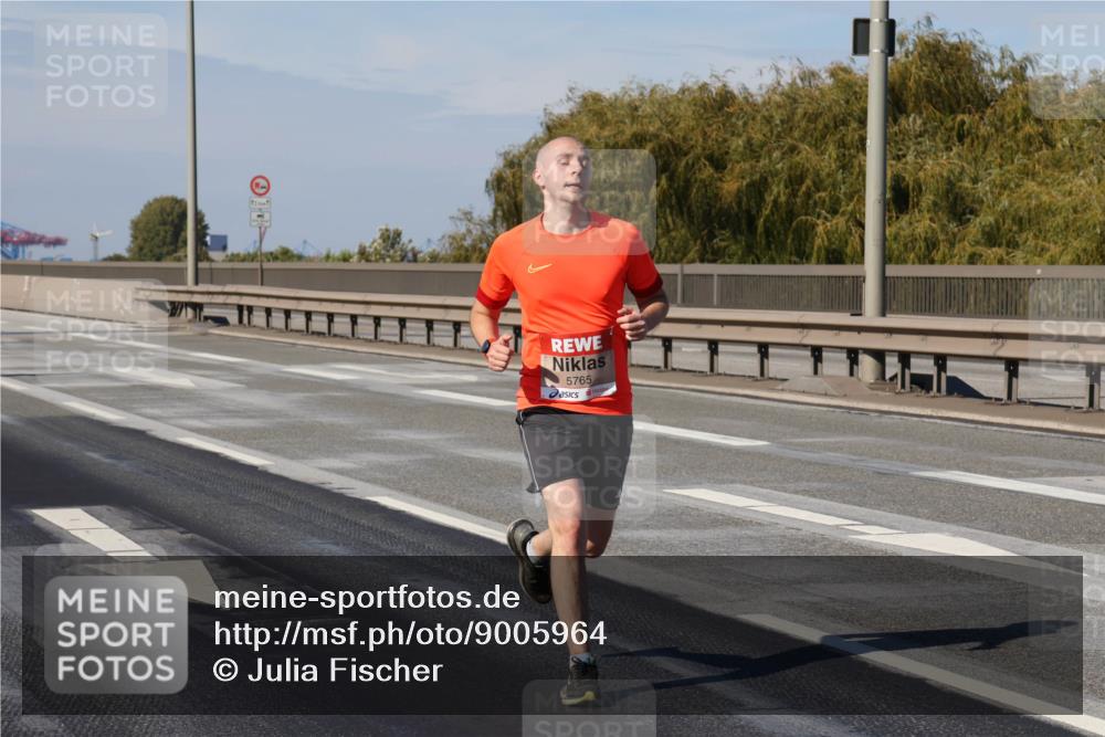 03.10.2025 - Köhlbrandbrückenlauf Julia Fischer http://msf.ph/oto/9005964 03.10.2025 12:42:39 Position 3 5765 meine-sportfotos.de