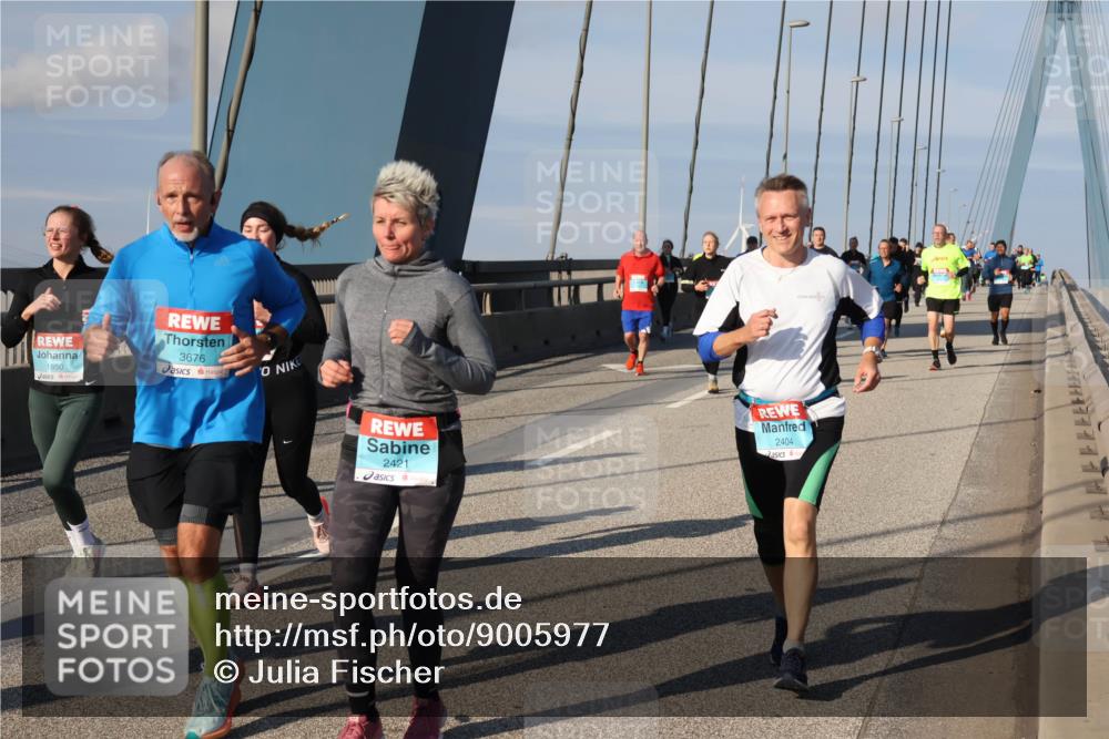 03.10.2025 - Köhlbrandbrückenlauf Julia Fischer http://msf.ph/oto/9005977 03.10.2025 09:54:06 Position 2 1850, 3676, 2421, 2404 meine-sportfotos.de