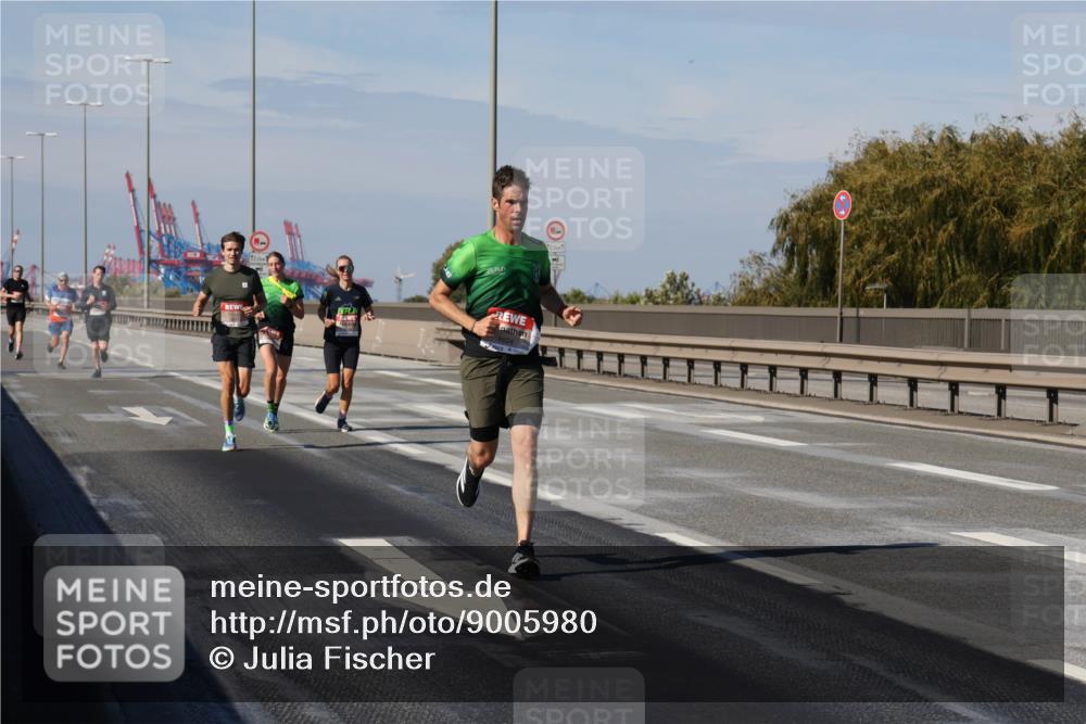 03.10.2025 - Köhlbrandbrückenlauf Julia Fischer http://msf.ph/oto/9005980 03.10.2025 12:42:44 Position 3  meine-sportfotos.de
