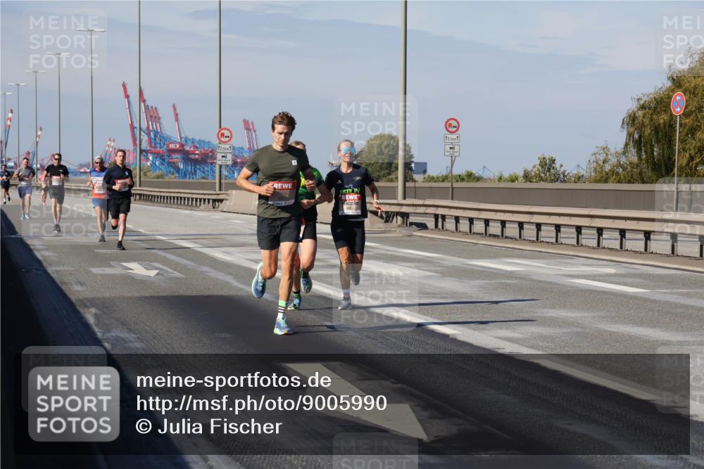 03.10.2025 - Köhlbrandbrückenlauf Julia Fischer http://msf.ph/oto/9005990 03.10.2025 12:42:45 Position 3 12, 5, 18, 4060, 12, 5 meine-sportfotos.de