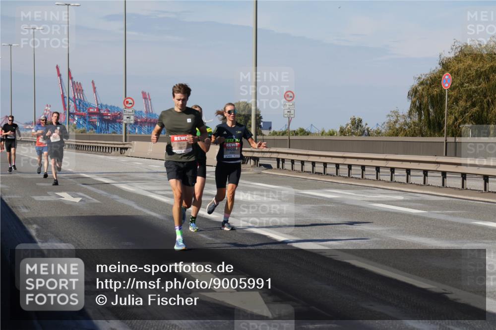 03.10.2025 - Köhlbrandbrückenlauf Julia Fischer http://msf.ph/oto/9005991 03.10.2025 12:42:46 Position 3 12, 5, 6817, 12, 5 meine-sportfotos.de