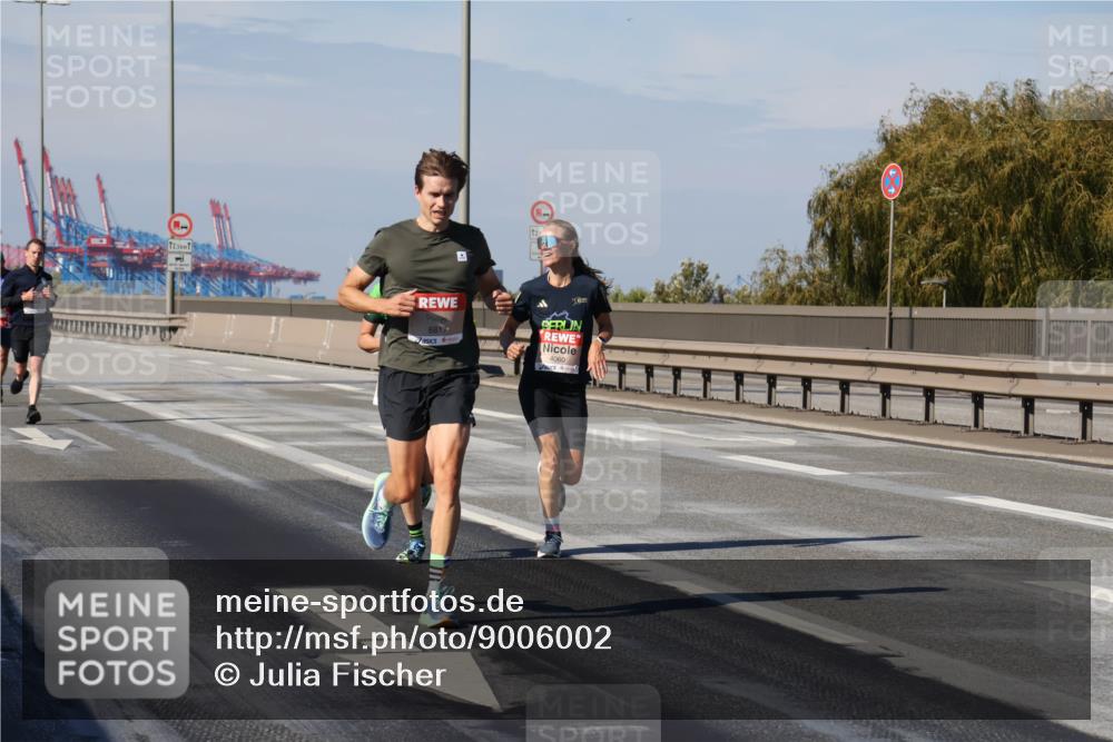 03.10.2025 - Köhlbrandbrückenlauf Julia Fischer http://msf.ph/oto/9006002 03.10.2025 12:42:47 Position 3 12, 5, 6817, 4060 meine-sportfotos.de