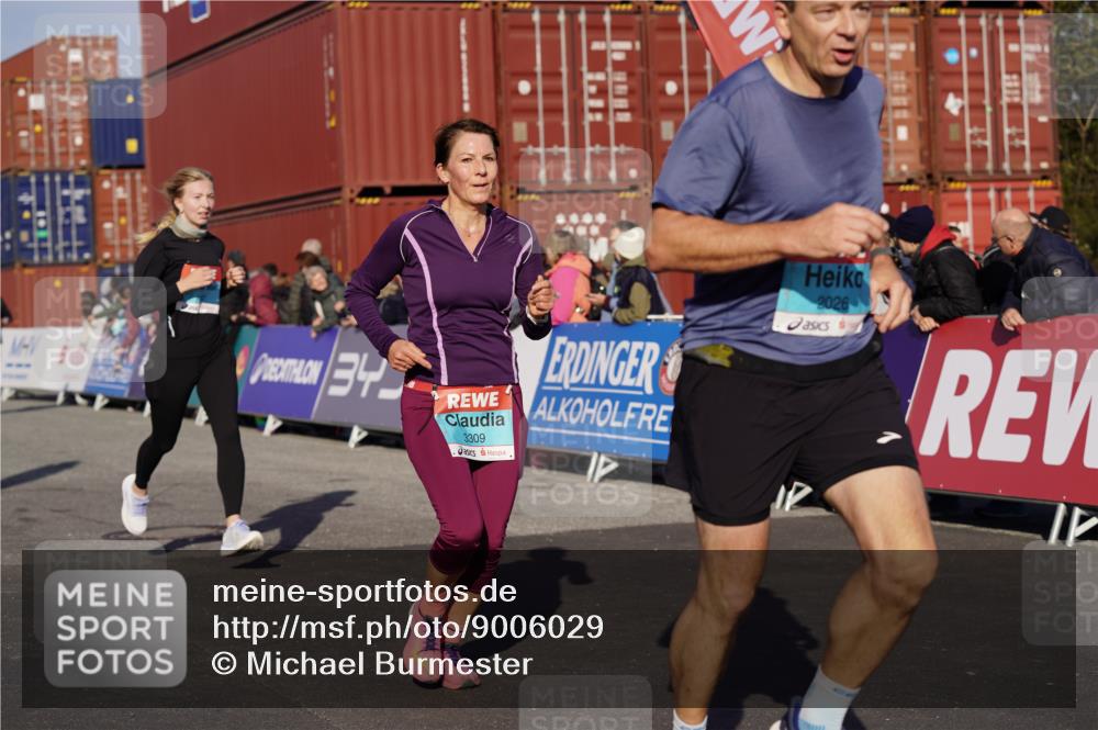 03.10.2025 - Köhlbrandbrückenlauf Michael Burmester http://msf.ph/oto/9006029 03.10.2025 10:08:16 Ziel 1203, 1407, 1461, 1876, 2026, 3309, 3778 meine-sportfotos.de