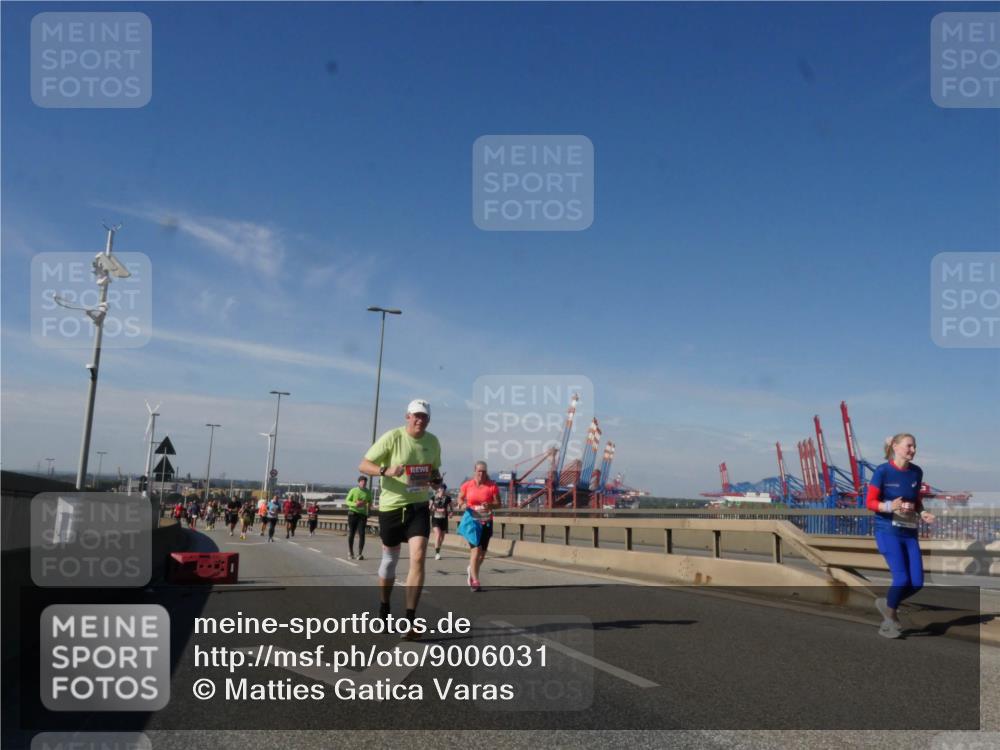 03.10.2025 - Köhlbrandbrückenlauf Matties Gatica Varas http://msf.ph/oto/9006031 03.10.2025 13:00:57 Position 2  meine-sportfotos.de
