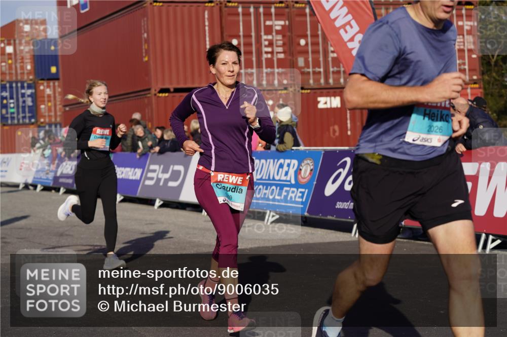 03.10.2025 - Köhlbrandbrückenlauf Michael Burmester http://msf.ph/oto/9006035 03.10.2025 10:08:16 Ziel 1203, 1407, 1461, 1876, 2026, 3309, 3778 meine-sportfotos.de