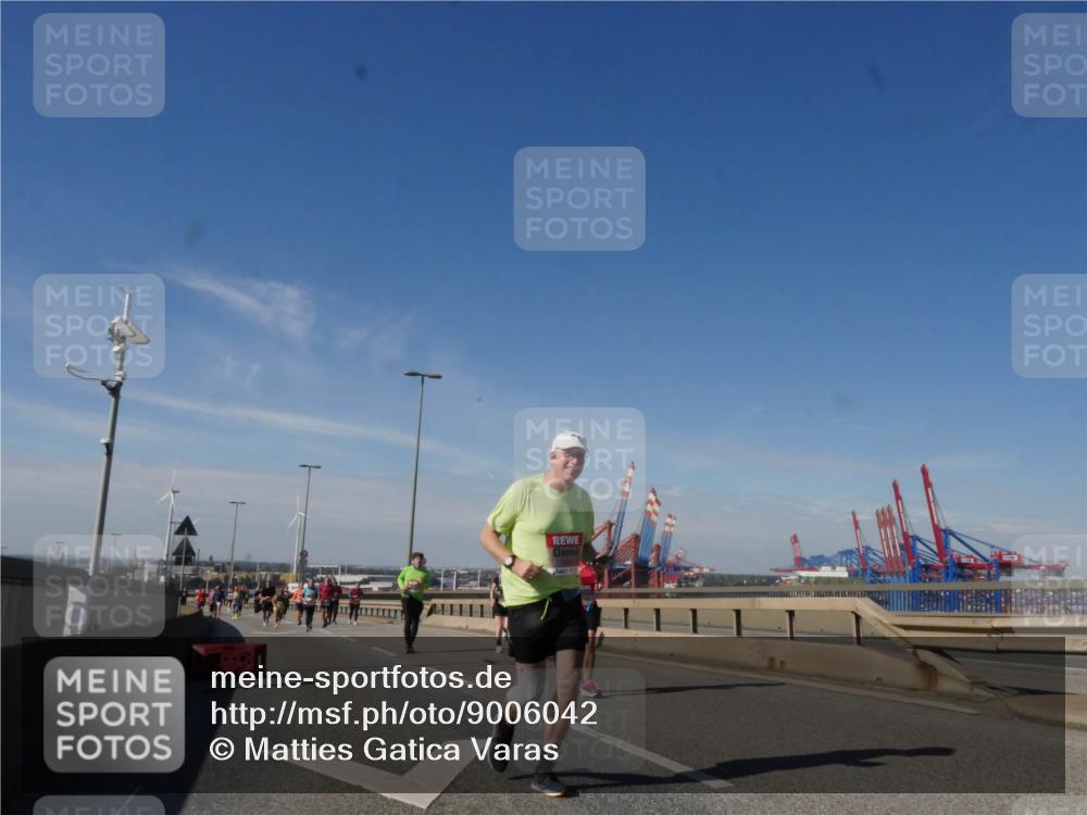 03.10.2025 - Köhlbrandbrückenlauf Matties Gatica Varas http://msf.ph/oto/9006042 03.10.2025 13:00:58 Position 2  meine-sportfotos.de