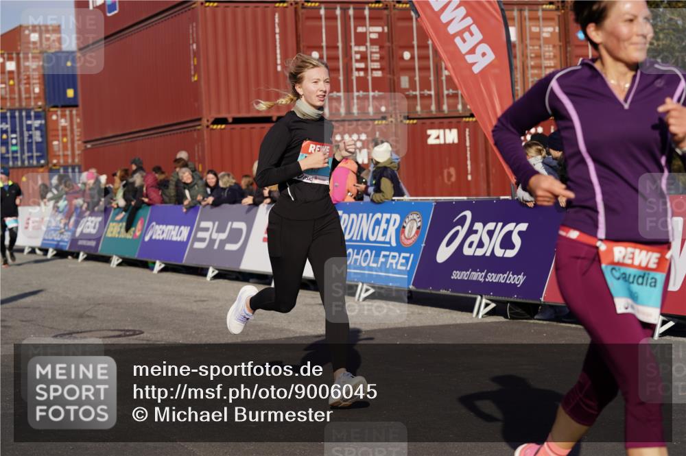 03.10.2025 - Köhlbrandbrückenlauf Michael Burmester http://msf.ph/oto/9006045 03.10.2025 10:08:17 Ziel 1203, 1257, 1371, 1407, 1461, 1601, 1876, 2026, 3309, 3778 meine-sportfotos.de
