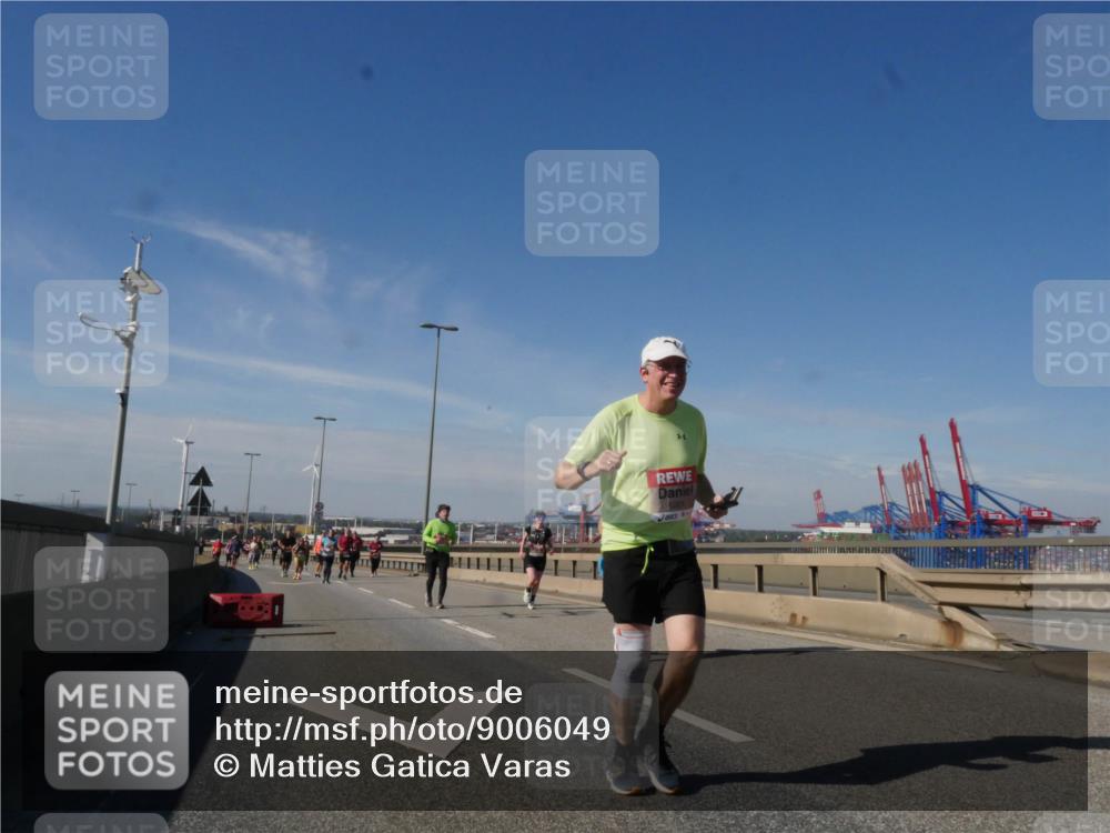 03.10.2025 - Köhlbrandbrückenlauf Matties Gatica Varas http://msf.ph/oto/9006049 03.10.2025 13:00:59 Position 2  meine-sportfotos.de