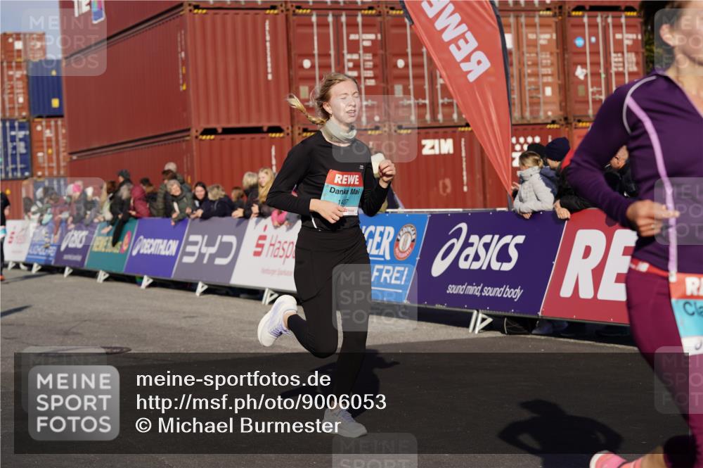 03.10.2025 - Köhlbrandbrückenlauf Michael Burmester http://msf.ph/oto/9006053 03.10.2025 10:08:17 Ziel 1203, 1257, 1371, 1407, 1461, 1601, 1876, 2026, 3309, 3778 meine-sportfotos.de
