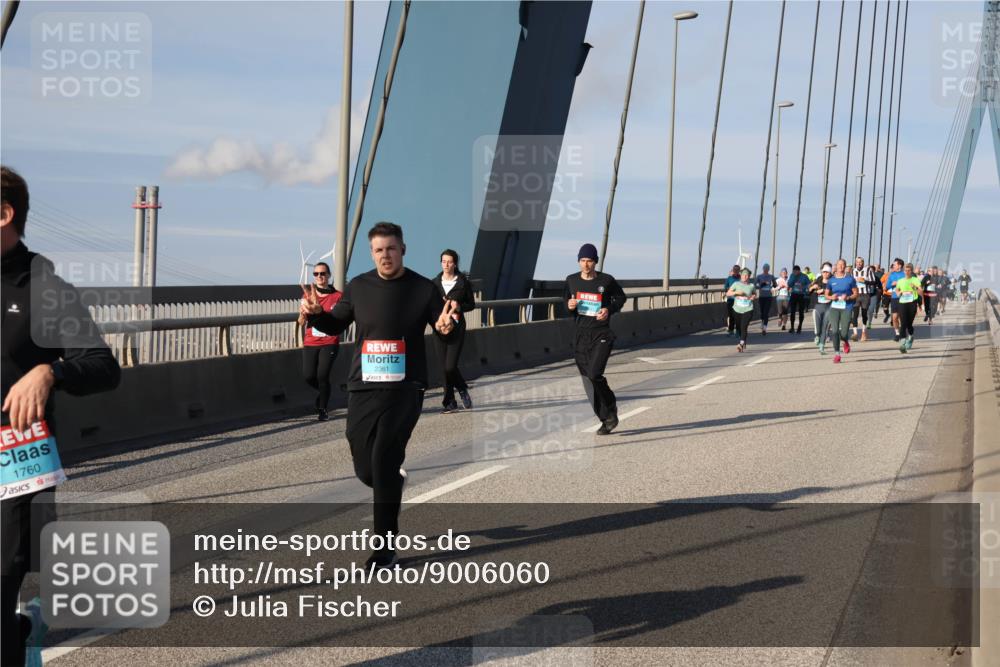 03.10.2025 - Köhlbrandbrückenlauf Julia Fischer http://msf.ph/oto/9006060 03.10.2025 09:54:21 Position 2 1760, 2361 meine-sportfotos.de