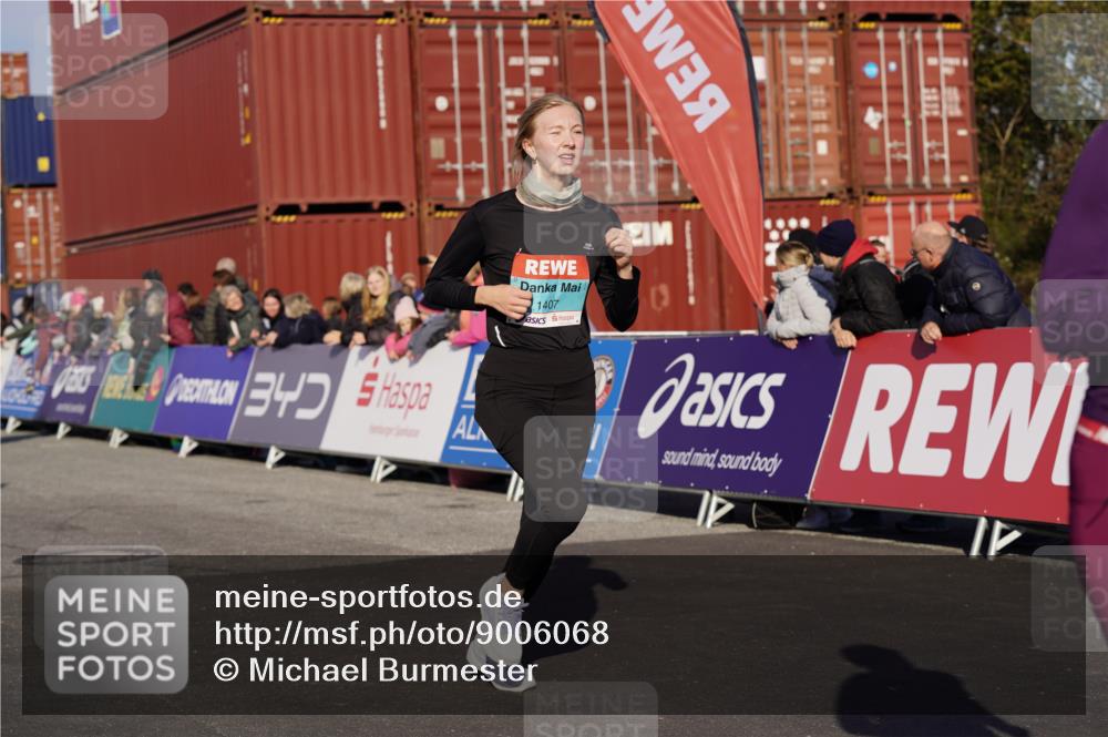 03.10.2025 - Köhlbrandbrückenlauf Michael Burmester http://msf.ph/oto/9006068 03.10.2025 10:08:17 Ziel 1203, 1257, 1371, 1407, 1461, 1601, 1876, 2026, 3309, 3778 meine-sportfotos.de