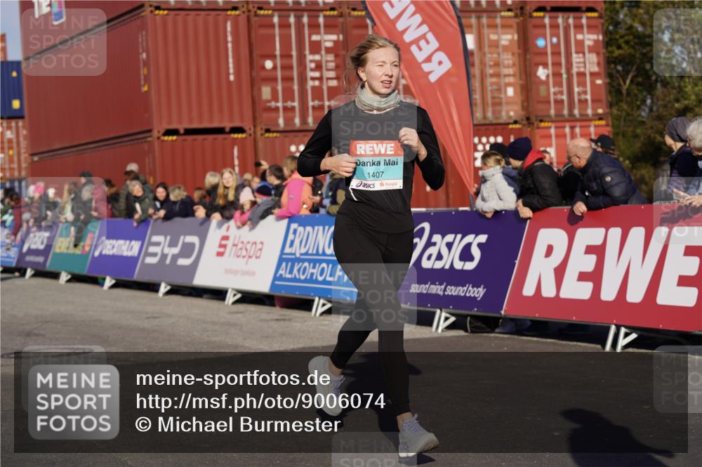 03.10.2025 - Köhlbrandbrückenlauf Michael Burmester http://msf.ph/oto/9006074 03.10.2025 10:08:17 Ziel 1203, 1257, 1371, 1407, 1461, 1601, 1876, 2026, 3309, 3778 meine-sportfotos.de