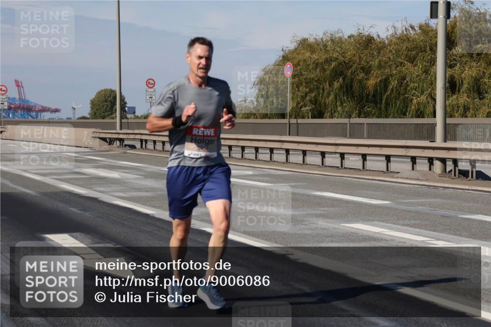 03.10.2025 - Köhlbrandbrückenlauf Julia Fischer http://msf.ph/oto/9006086 03.10.2025 12:43:02 Position 3 5, 12, 5, 1, 6161 meine-sportfotos.de
