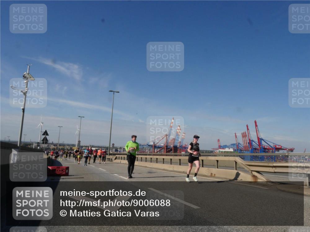 03.10.2025 - Köhlbrandbrückenlauf Matties Gatica Varas http://msf.ph/oto/9006088 03.10.2025 13:01:02 Position 2  meine-sportfotos.de