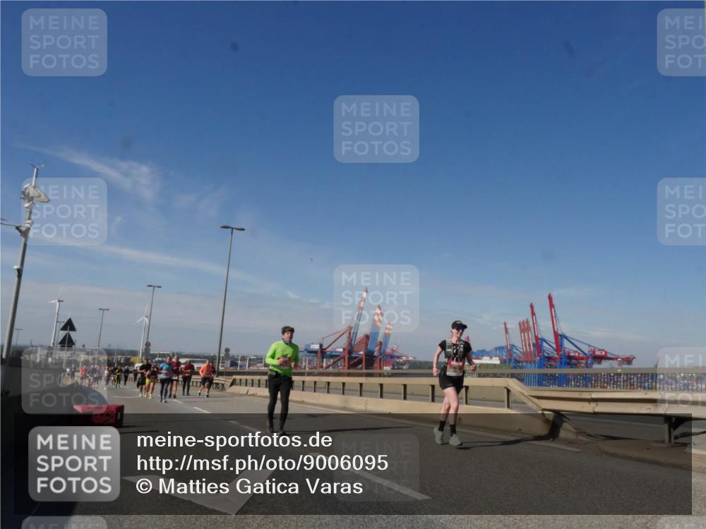03.10.2025 - Köhlbrandbrückenlauf Matties Gatica Varas http://msf.ph/oto/9006095 03.10.2025 13:01:02 Position 2  meine-sportfotos.de