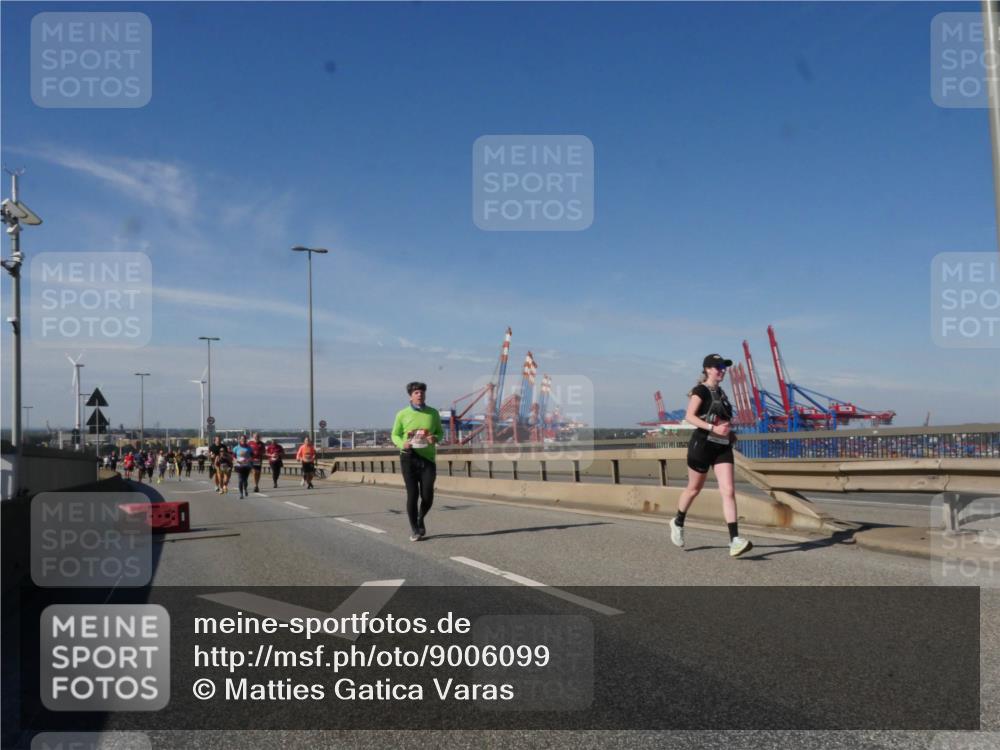 03.10.2025 - Köhlbrandbrückenlauf Matties Gatica Varas http://msf.ph/oto/9006099 03.10.2025 13:01:03 Position 2  meine-sportfotos.de