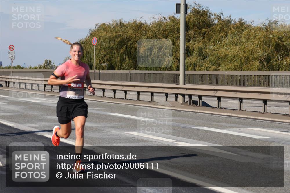 03.10.2025 - Köhlbrandbrückenlauf Julia Fischer http://msf.ph/oto/9006111 03.10.2025 12:43:12 Position 3 12, 5, 4209 meine-sportfotos.de