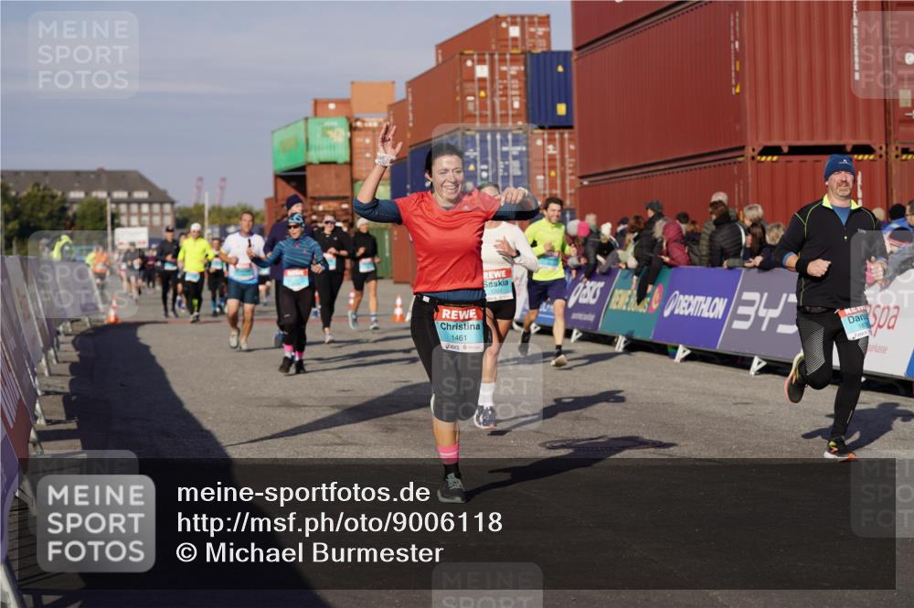 03.10.2025 - Köhlbrandbrückenlauf Michael Burmester http://msf.ph/oto/9006118 03.10.2025 10:08:20 Ziel 1203, 1238, 1257, 1338, 1371, 1407, 1461, 1601, 1876, 2026, 3071, 3309, 3778 meine-sportfotos.de