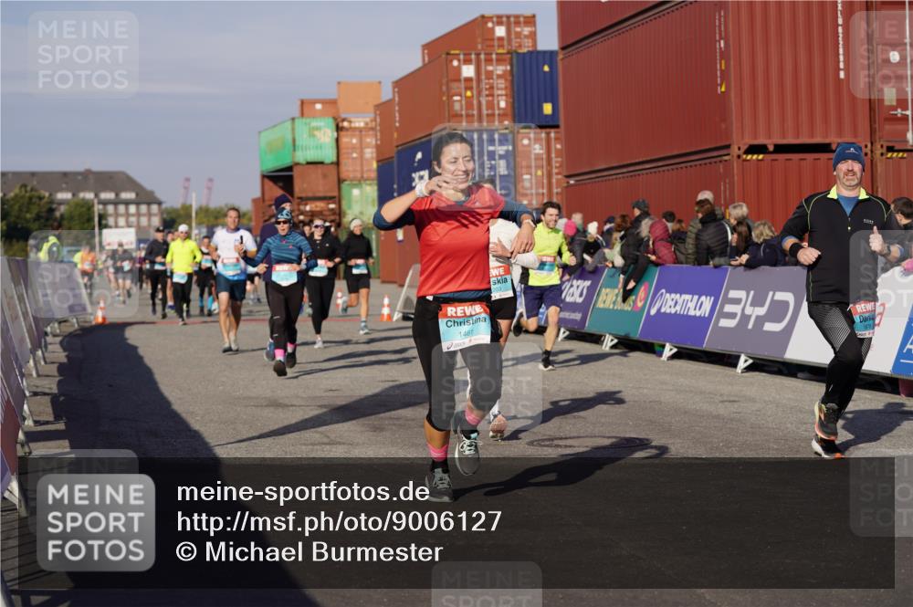 03.10.2025 - Köhlbrandbrückenlauf Michael Burmester http://msf.ph/oto/9006127 03.10.2025 10:08:20 Ziel 1203, 1238, 1257, 1338, 1371, 1407, 1461, 1601, 1876, 2026, 3071, 3309, 3778 meine-sportfotos.de