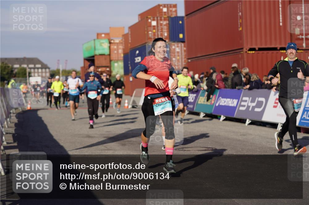 03.10.2025 - Köhlbrandbrückenlauf Michael Burmester http://msf.ph/oto/9006134 03.10.2025 10:08:20 Ziel 1203, 1238, 1257, 1338, 1371, 1407, 1461, 1601, 1876, 2026, 3071, 3309, 3778 meine-sportfotos.de