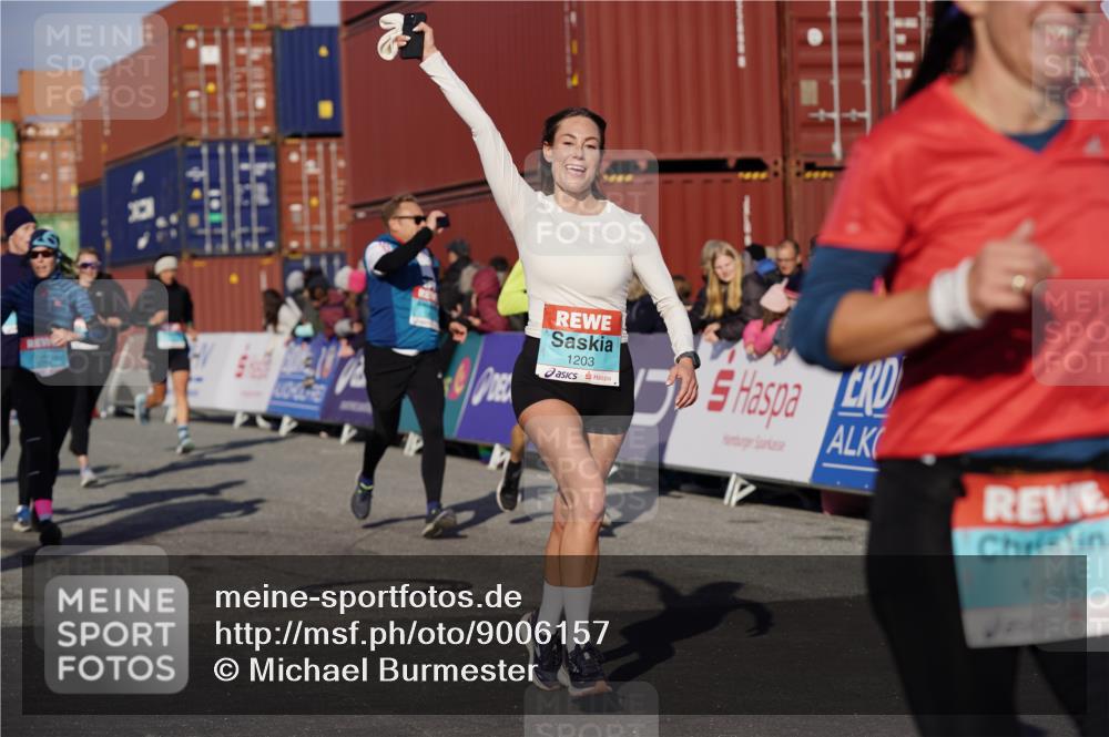 03.10.2025 - Köhlbrandbrückenlauf Michael Burmester http://msf.ph/oto/9006157 03.10.2025 10:08:22 Ziel 1089, 1203, 1238, 1257, 1338, 1371, 1407, 1461, 1601, 1876, 2942, 3071, 3778 meine-sportfotos.de