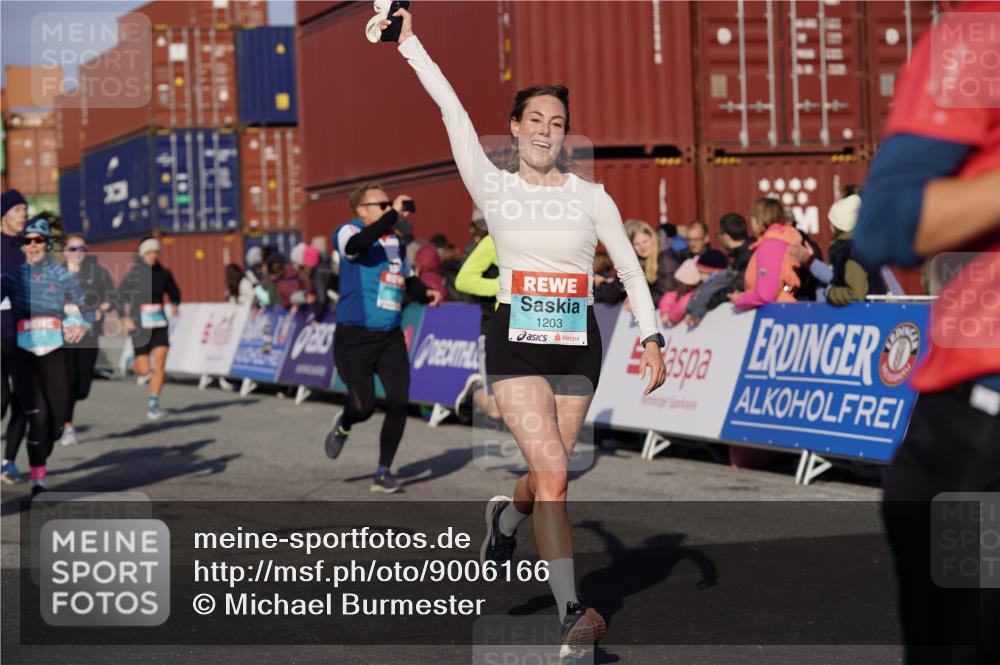 03.10.2025 - Köhlbrandbrückenlauf Michael Burmester http://msf.ph/oto/9006166 03.10.2025 10:08:22 Ziel 1089, 1203, 1238, 1257, 1338, 1371, 1407, 1461, 1601, 1876, 2942, 3071, 3778 meine-sportfotos.de
