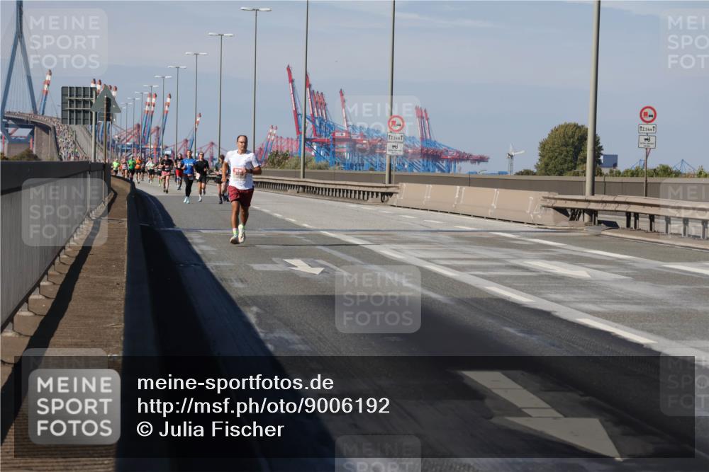 03.10.2025 - Köhlbrandbrückenlauf Julia Fischer http://msf.ph/oto/9006192 03.10.2025 12:43:27 Position 3 12, 5, 1, 12, 5 meine-sportfotos.de