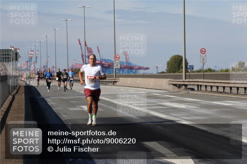 03.10.2025 - Köhlbrandbrückenlauf Julia Fischer http://msf.ph/oto/9006220 03.10.2025 12:43:33 Position 3 6130, 12, 5, 12, 5 meine-sportfotos.de