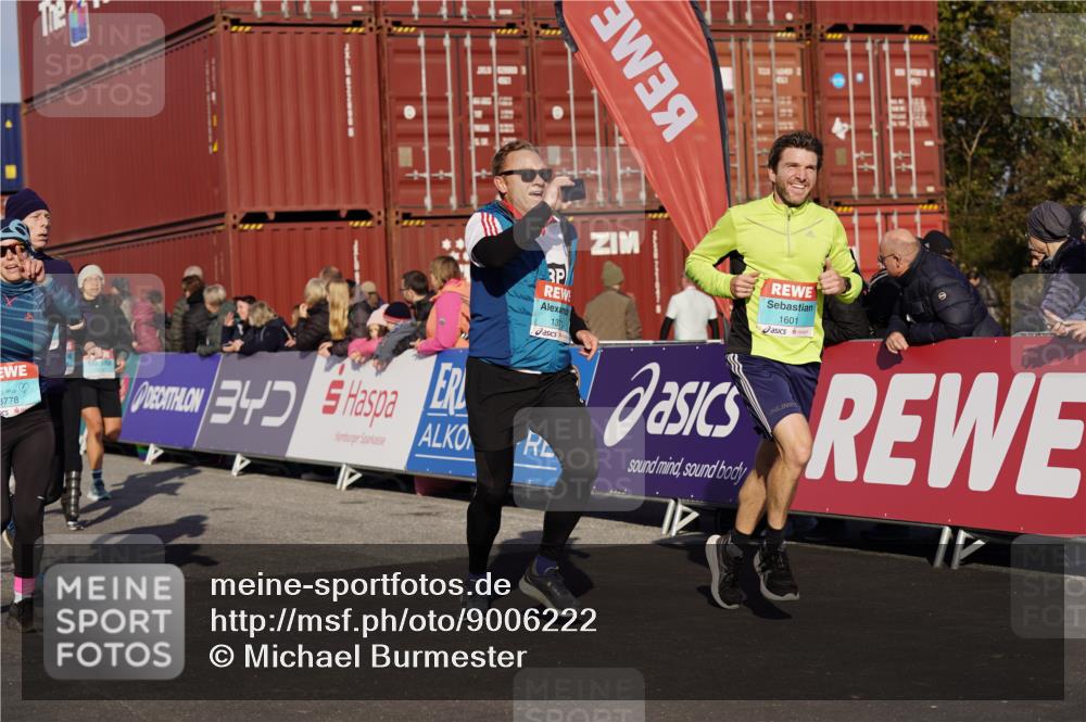 03.10.2025 - Köhlbrandbrückenlauf Michael Burmester http://msf.ph/oto/9006222 03.10.2025 10:08:23 Ziel 1089, 1172, 1203, 1238, 1257, 1338, 1371, 1407, 1461, 1601, 1876, 2735, 2736, 2942, 3071, 3778 meine-sportfotos.de