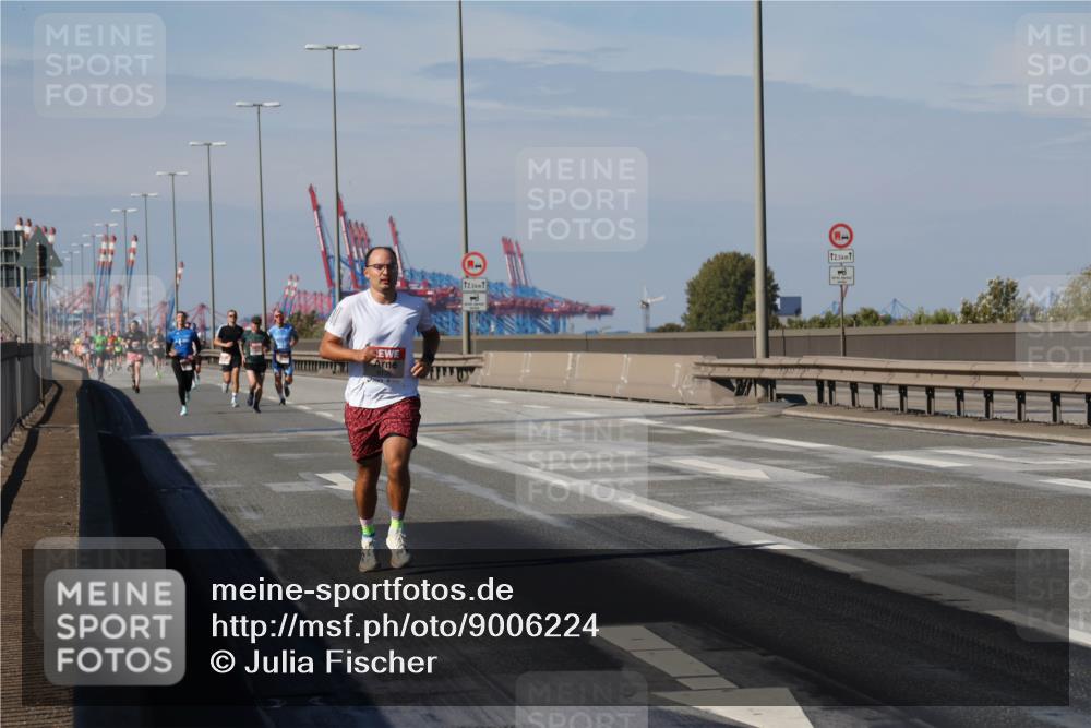 03.10.2025 - Köhlbrandbrückenlauf Julia Fischer http://msf.ph/oto/9006224 03.10.2025 12:43:33 Position 3 12, 5, 12, 5 meine-sportfotos.de