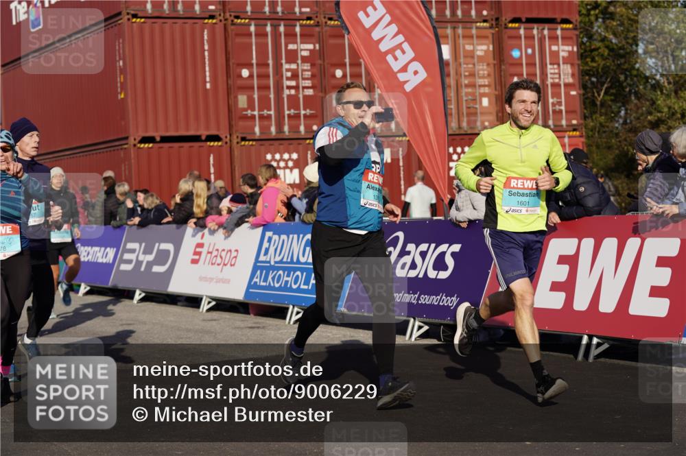 03.10.2025 - Köhlbrandbrückenlauf Michael Burmester http://msf.ph/oto/9006229 03.10.2025 10:08:23 Ziel 1089, 1172, 1203, 1238, 1257, 1338, 1371, 1407, 1461, 1601, 1876, 2735, 2736, 2942, 3071, 3778 meine-sportfotos.de