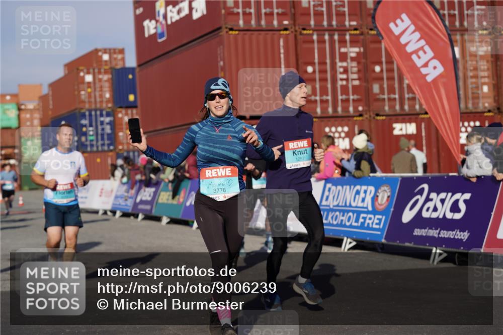 03.10.2025 - Köhlbrandbrückenlauf Michael Burmester http://msf.ph/oto/9006239 03.10.2025 10:08:24 Ziel 1089, 1172, 1203, 1238, 1257, 1338, 1371, 1461, 1601, 1876, 2735, 2736, 2776, 2942, 3071, 3752, 3778 meine-sportfotos.de