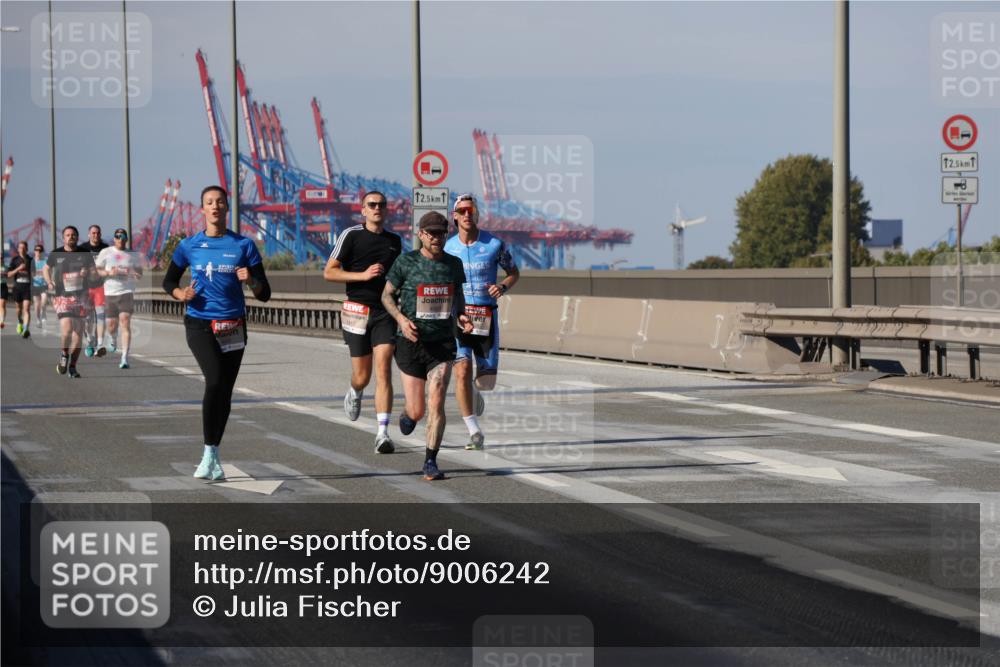 03.10.2025 - Köhlbrandbrückenlauf Julia Fischer http://msf.ph/oto/9006242 03.10.2025 12:43:42 Position 3 12, 5, 12, 5, 18 meine-sportfotos.de