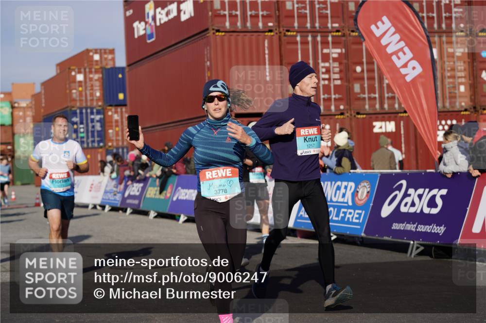 03.10.2025 - Köhlbrandbrückenlauf Michael Burmester http://msf.ph/oto/9006247 03.10.2025 10:08:24 Ziel 1089, 1172, 1203, 1238, 1257, 1338, 1371, 1461, 1601, 1876, 2735, 2736, 2776, 2942, 3071, 3752, 3778 meine-sportfotos.de