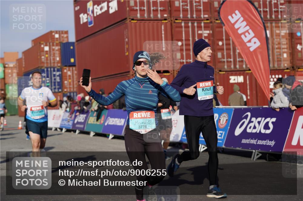 03.10.2025 - Köhlbrandbrückenlauf Michael Burmester http://msf.ph/oto/9006255 03.10.2025 10:08:24 Ziel 1089, 1172, 1203, 1238, 1257, 1338, 1371, 1461, 1601, 1876, 2735, 2736, 2776, 2942, 3071, 3752, 3778 meine-sportfotos.de